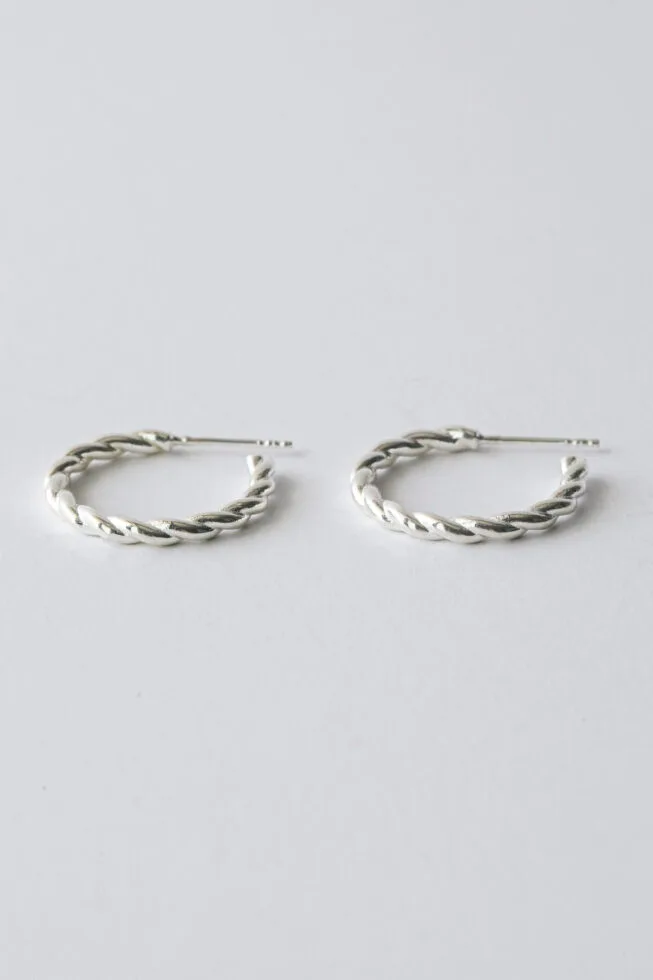 1750628876 עגילי20סקאדי20גדול20כסף2.jpg