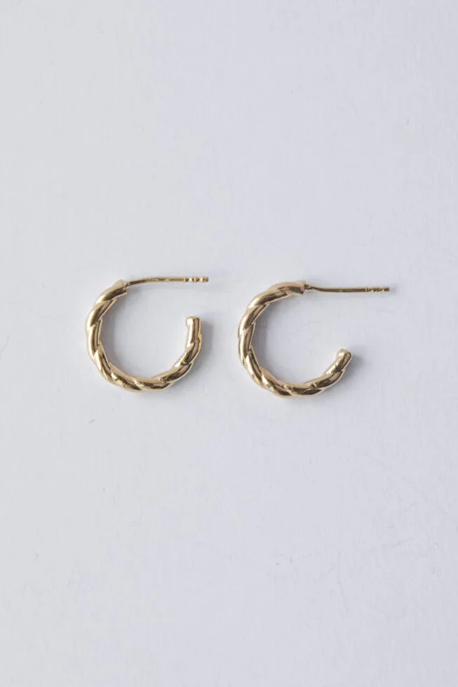 1750629093 עגילי20סקאדי20בינוני20זהב5.jpg