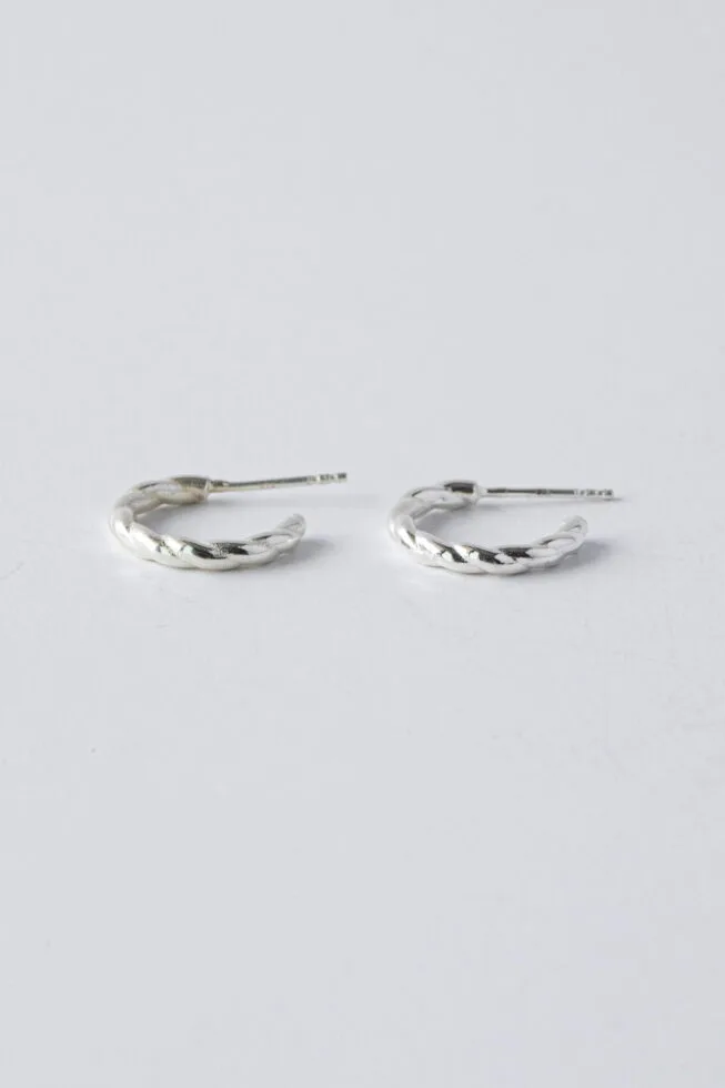 1750629178 עגילי20סקאדי20בינוני20כסף5.jpg