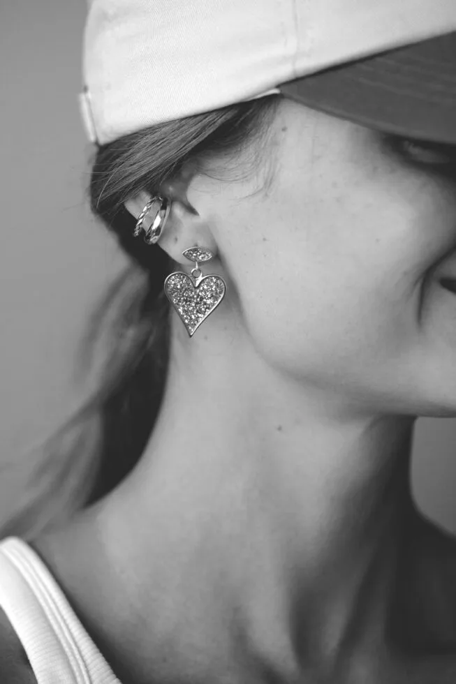 1750629576 עגיל20איניה20שחור20לבן.jpg