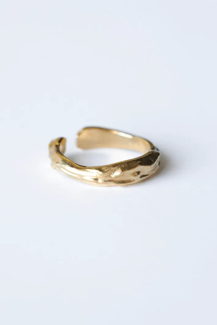 1750667168 עגיל20פרידה20זהב20גדול3.jpg 1750667168 עגיל20פרידה20זהב20גדול3.jpg