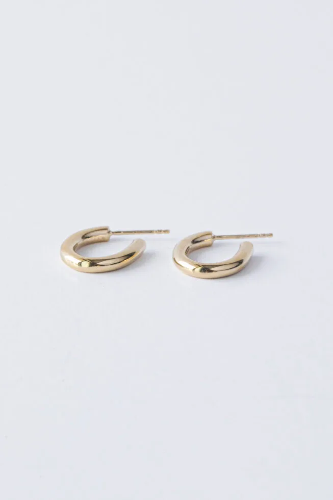 1750668439 עגילי20ונוס20זהב3.jpg