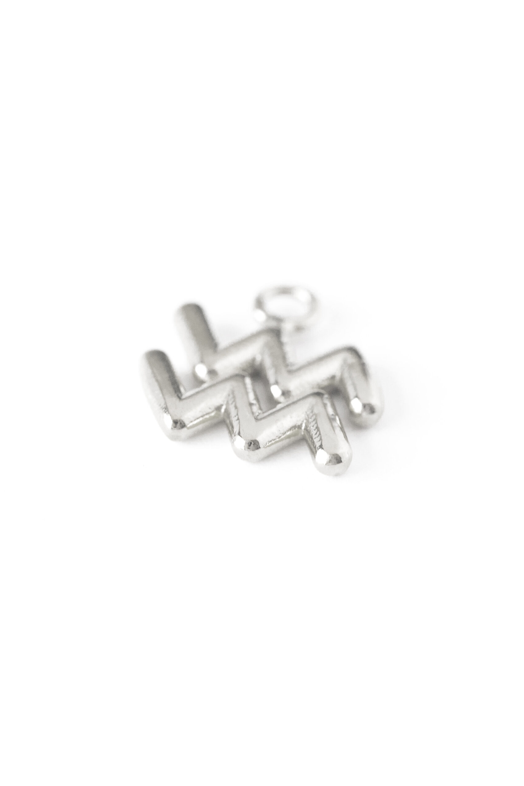 1750712090 מזל20דלי20כסף.jpg