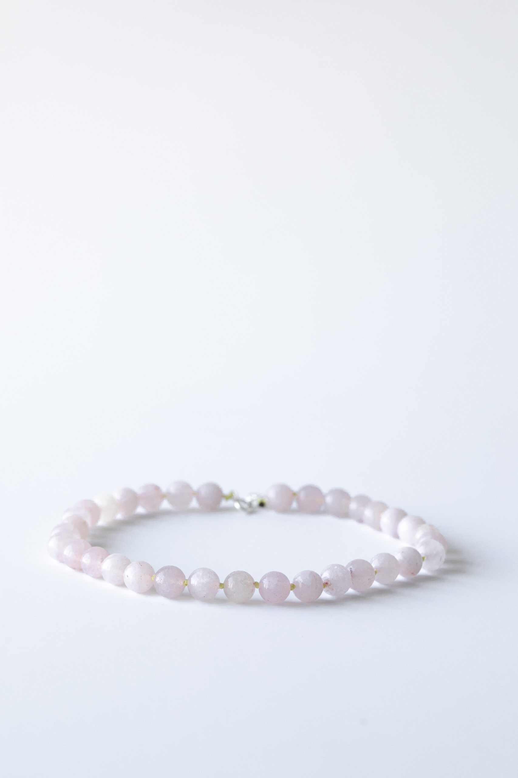 1751574339 שרשרת20לאורה20צהוב20בהיר1.jpg