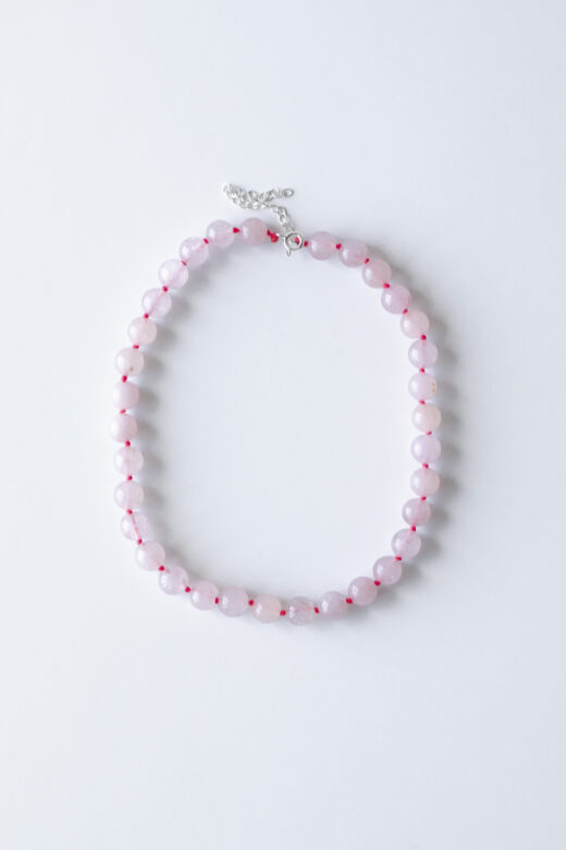 1751574379 שרשרת20לאורה20ורוד20זוהר.jpg