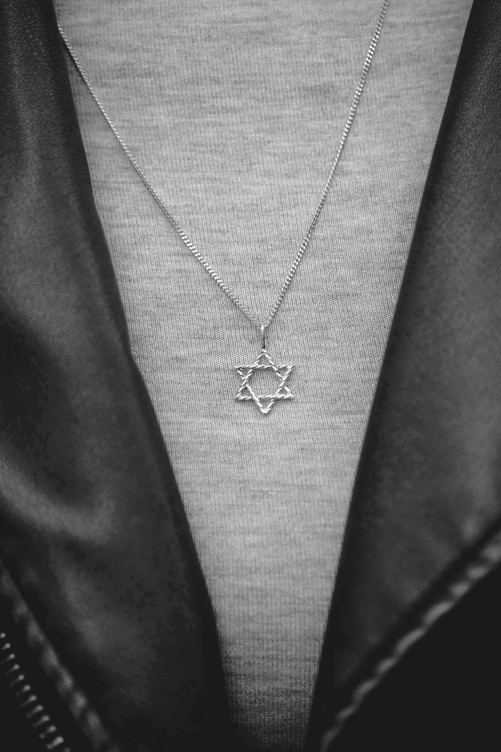 1751796898 שרשרת20אסתר20כסף20גוף.jpg