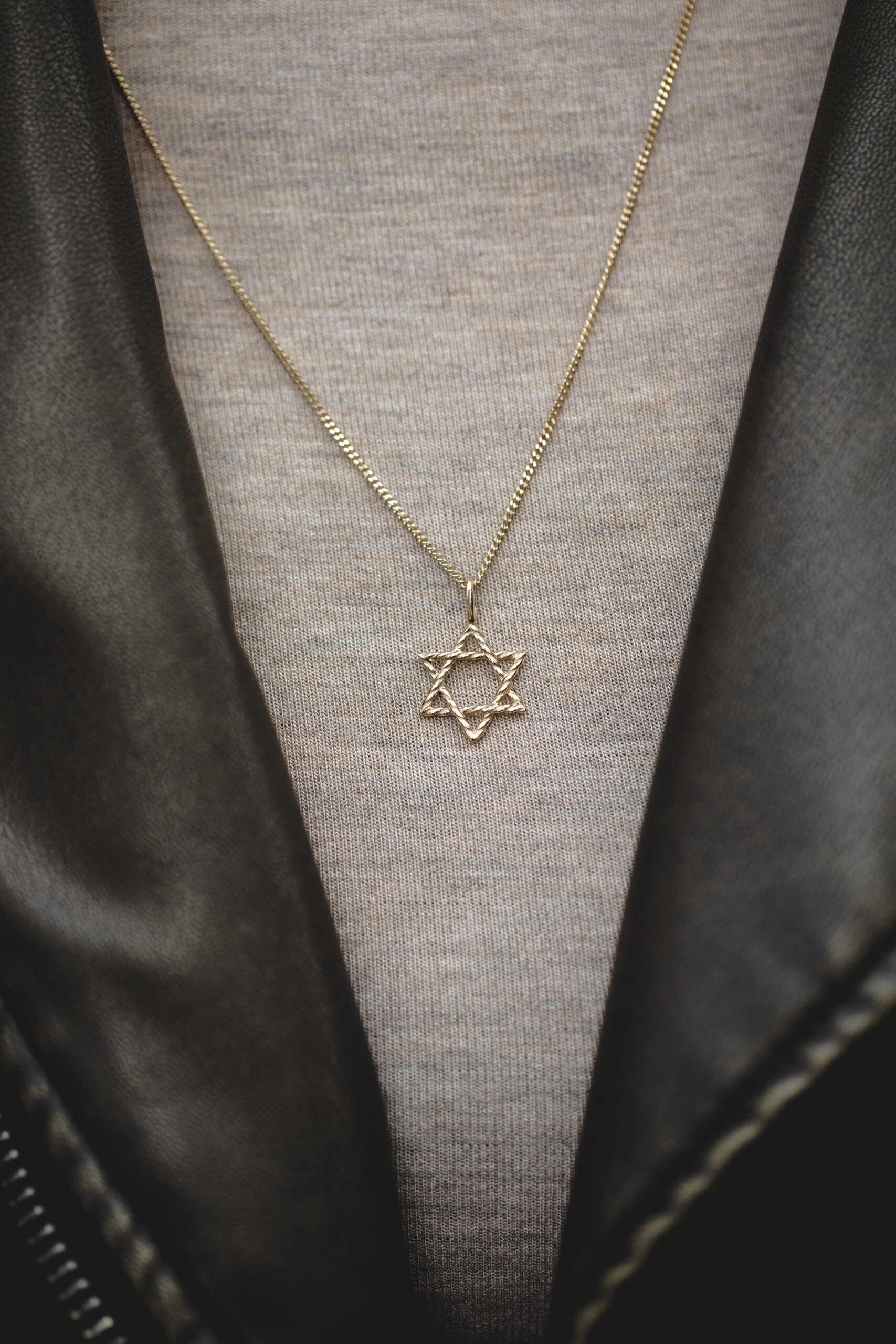 1751796952 שרשרת20אסתר20זהב20גוף.jpg