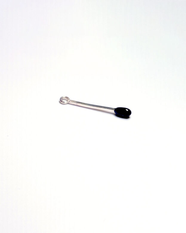 1754255022 צ׳ארם20הקאטה20כסףשחור.jpg