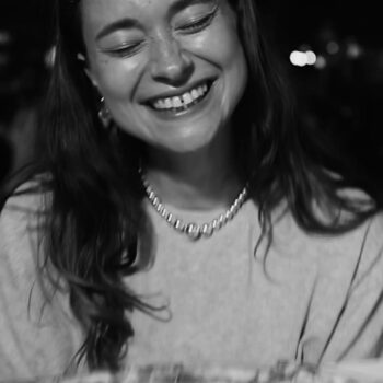 ⁨	Pizza night, but make it fashion.
קולקציה חדשה של THEYDREAM שנועדה לגנוב את ההצגה, גם בפיצרייה מתחת לבית.⁩🎥 @liyageldman